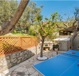 4 bedroom with pool and panoramic sea views near Serrento, sleeps 10